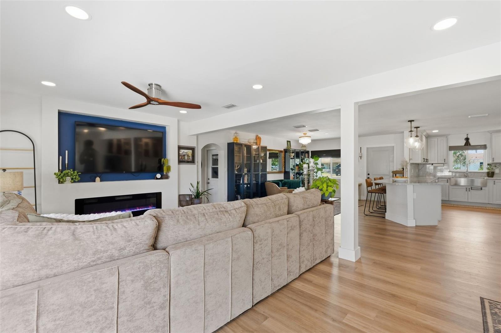 Image 21 of 45 For 9571 Sun Isle Drive Ne