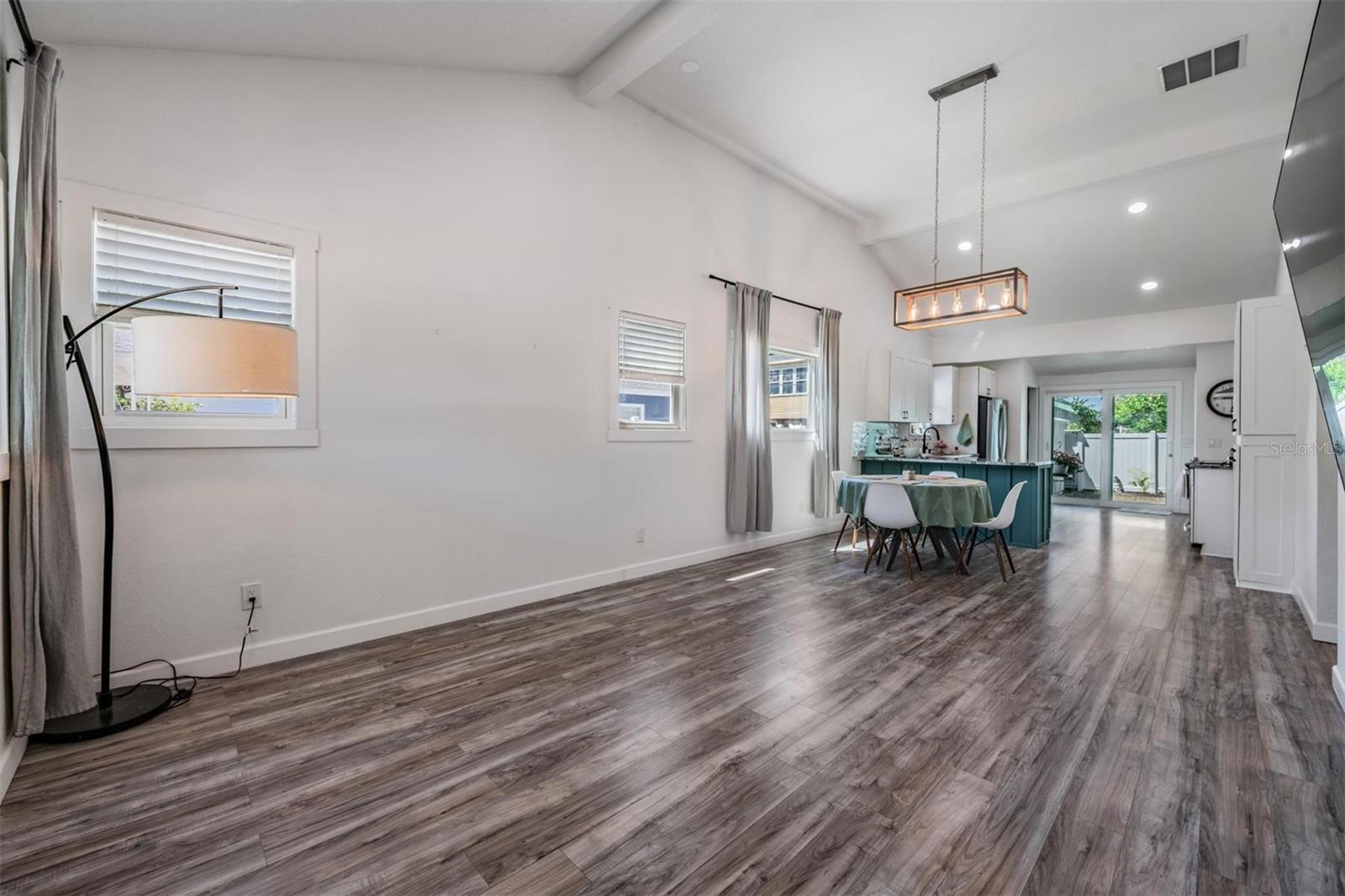 Image 11 of 46 For 1875 Michigan Avenue Ne