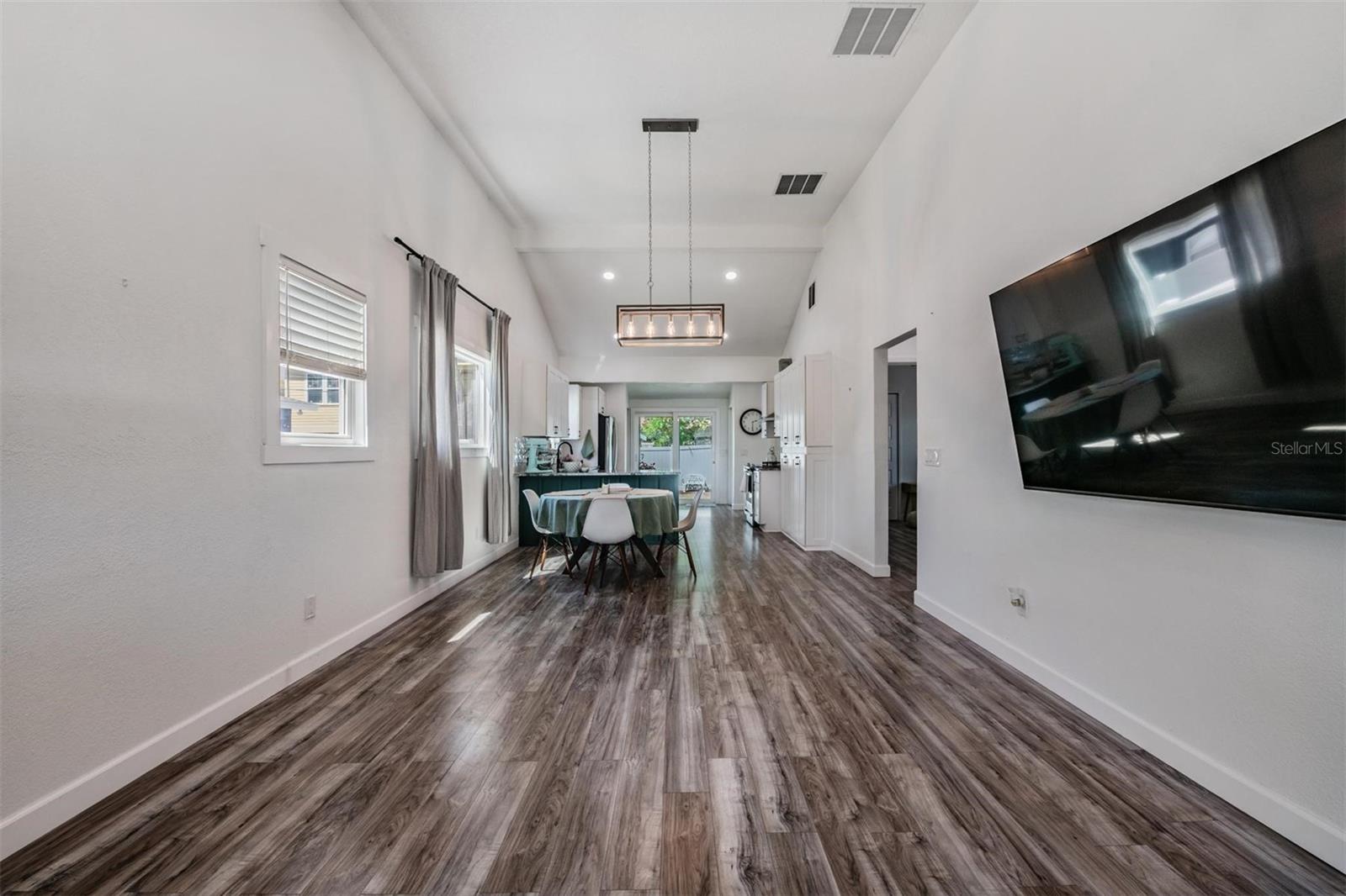 Image 13 of 46 For 1875 Michigan Avenue Ne