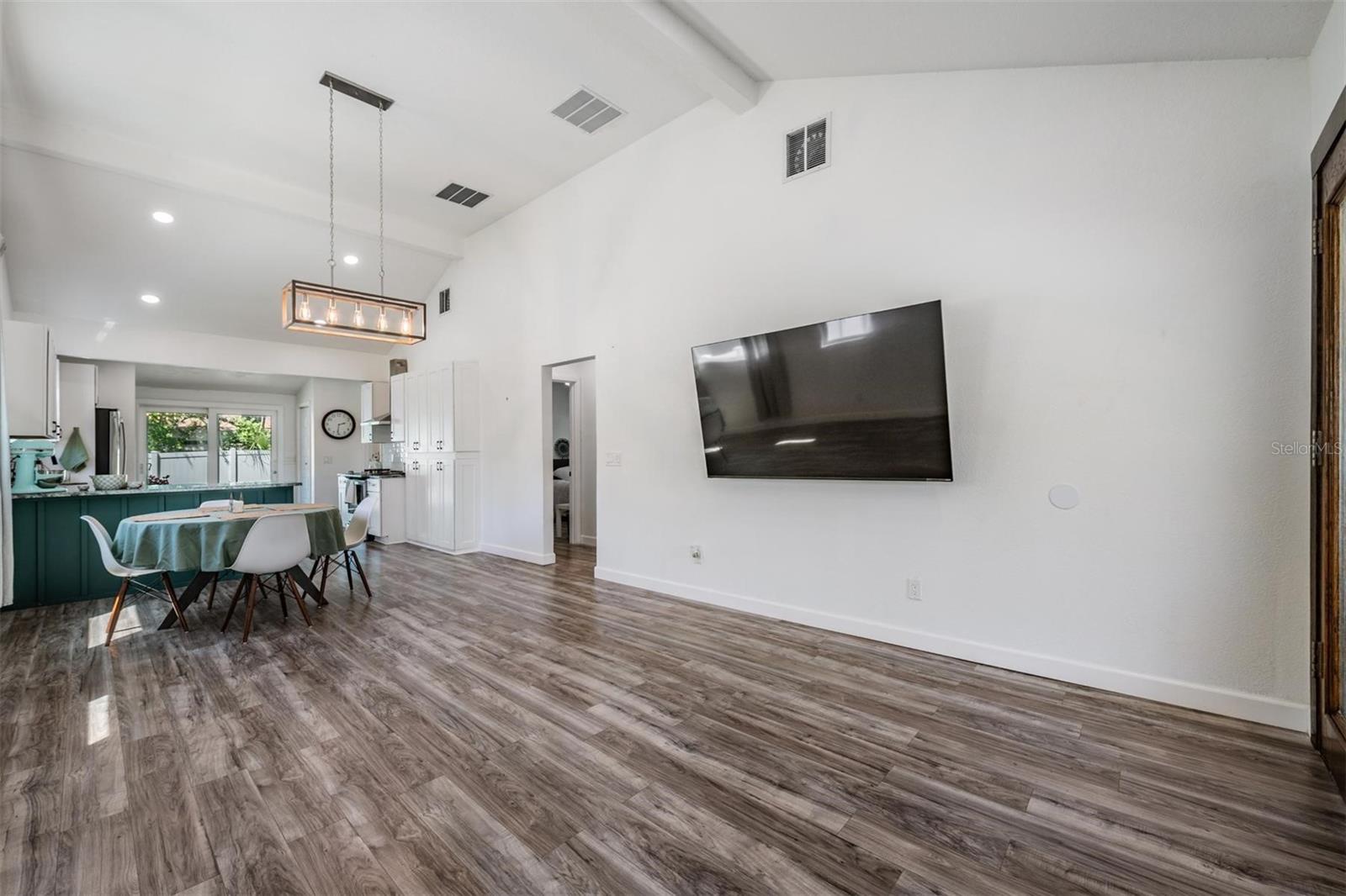 Image 14 of 46 For 1875 Michigan Avenue Ne