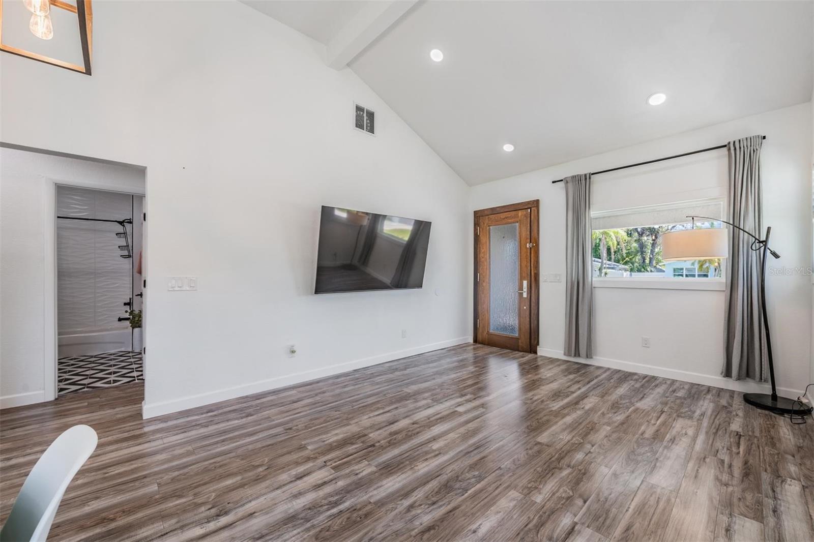 Image 15 of 46 For 1875 Michigan Avenue Ne