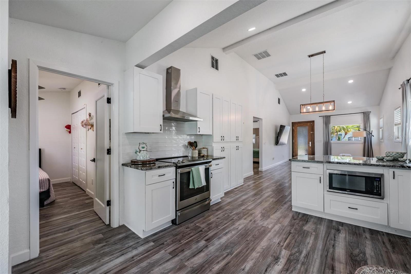 Image 21 of 46 For 1875 Michigan Avenue Ne