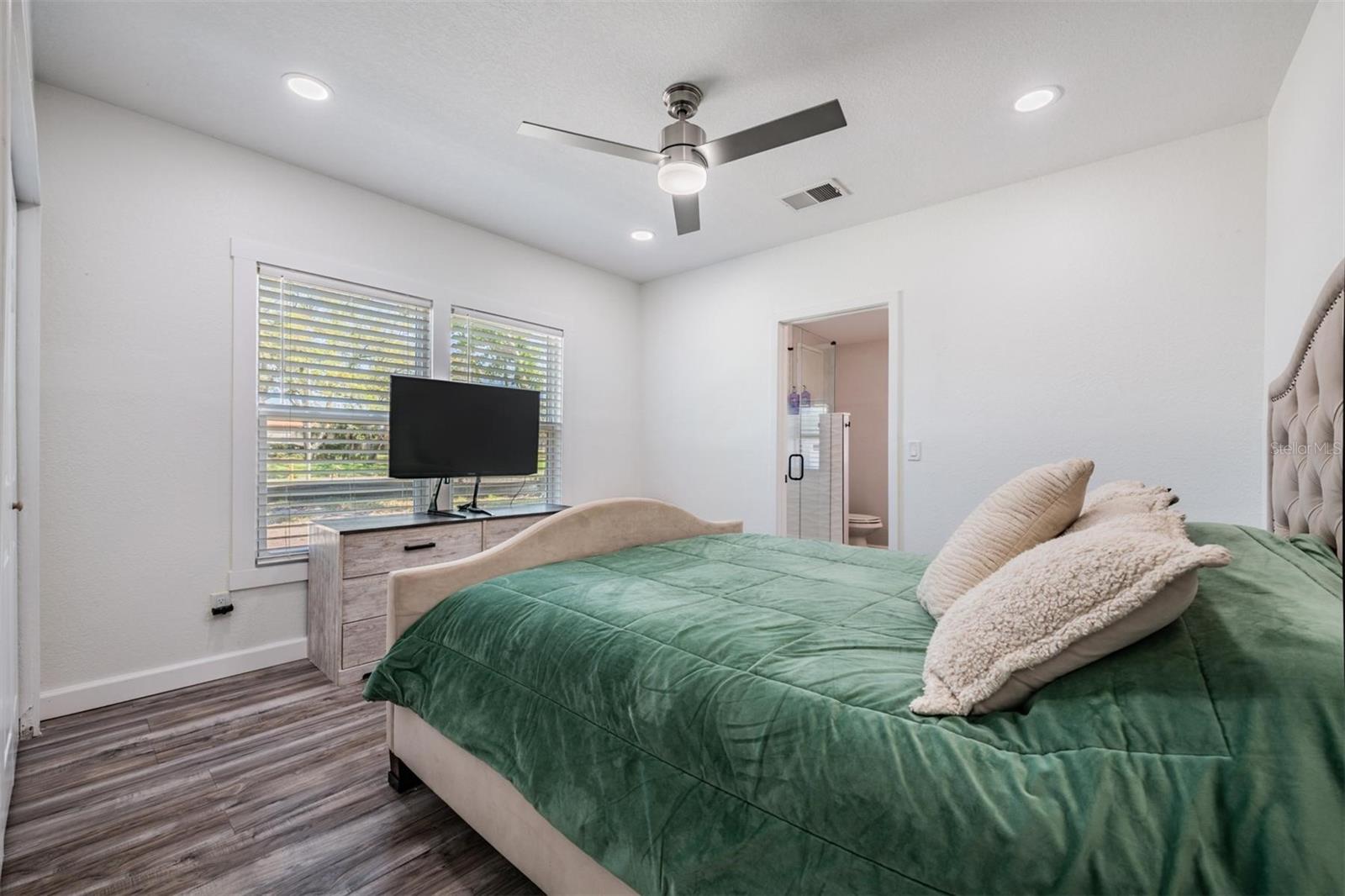 Image 25 of 46 For 1875 Michigan Avenue Ne