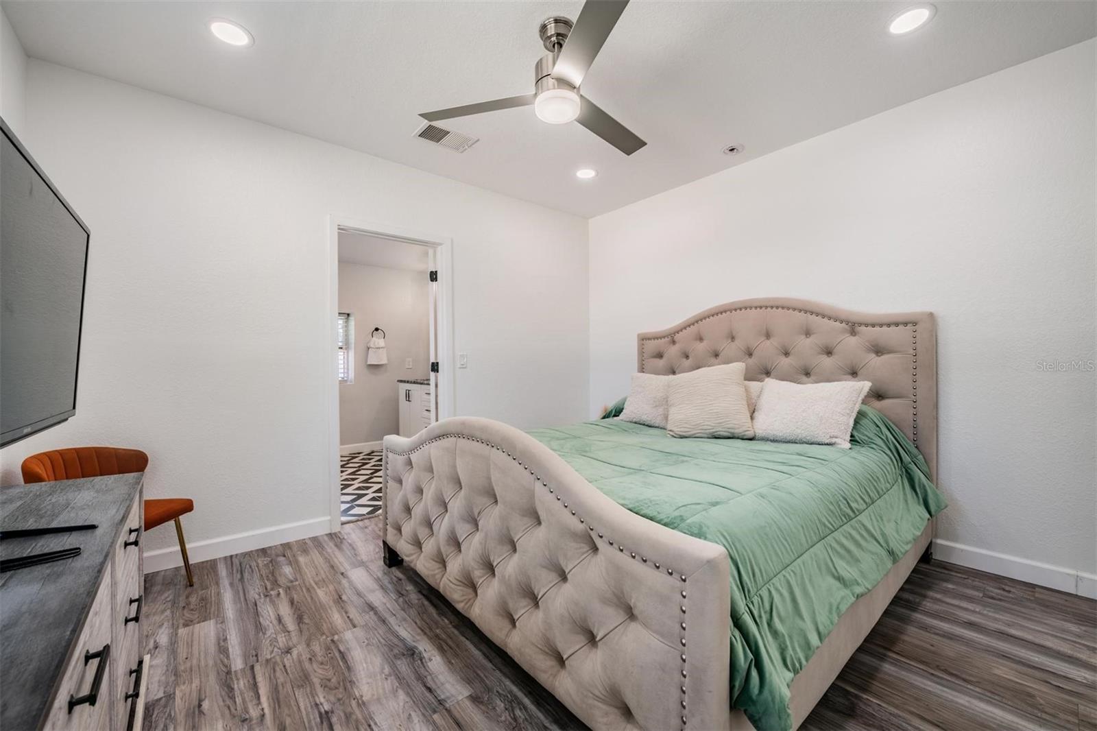 Image 26 of 46 For 1875 Michigan Avenue Ne