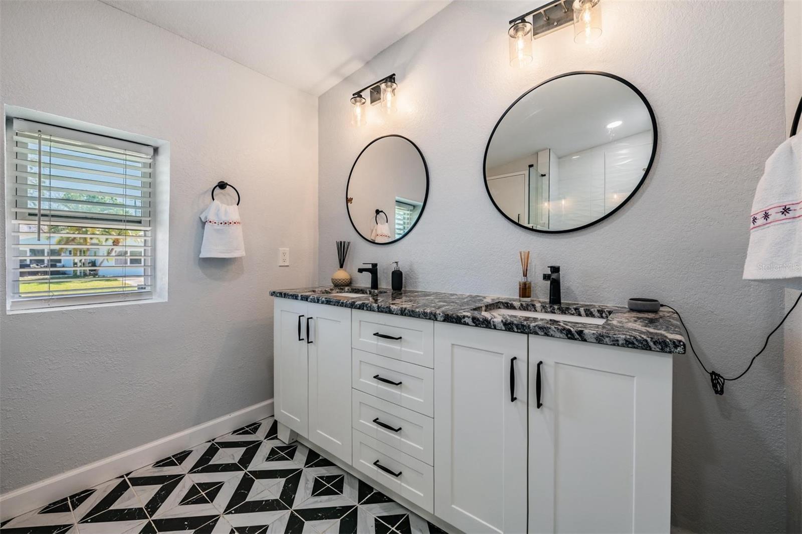 Image 32 of 46 For 1875 Michigan Avenue Ne