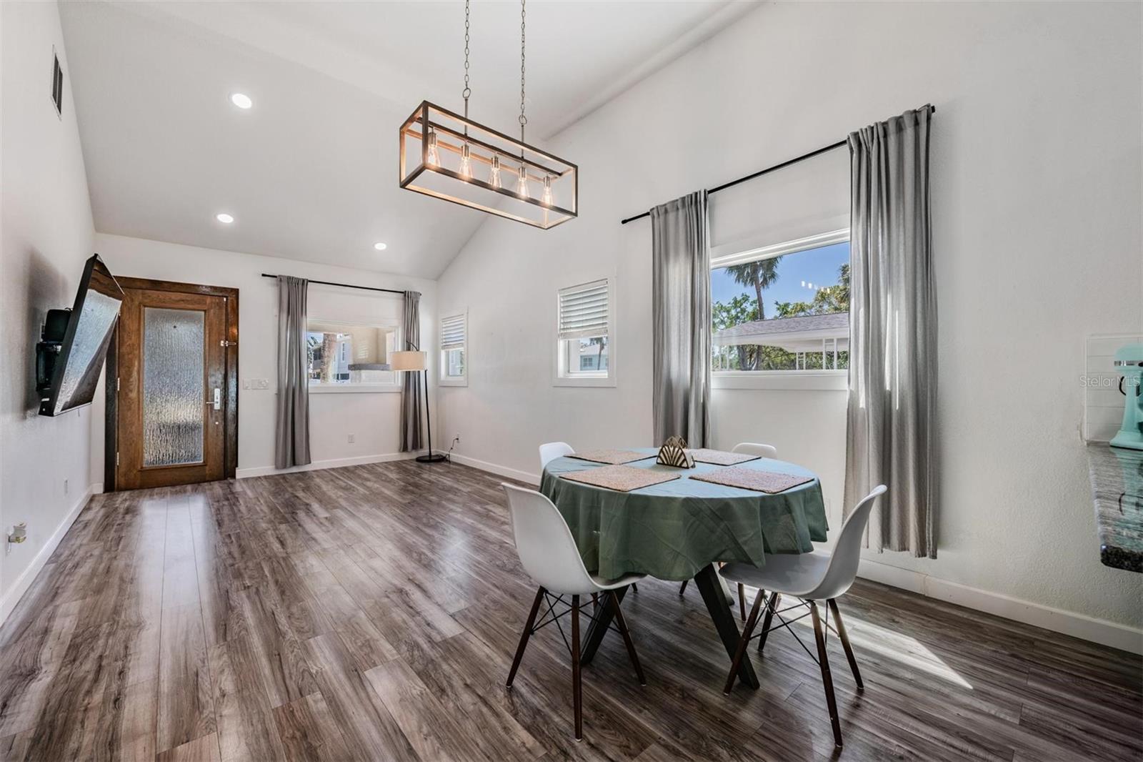 Image 9 of 46 For 1875 Michigan Avenue Ne