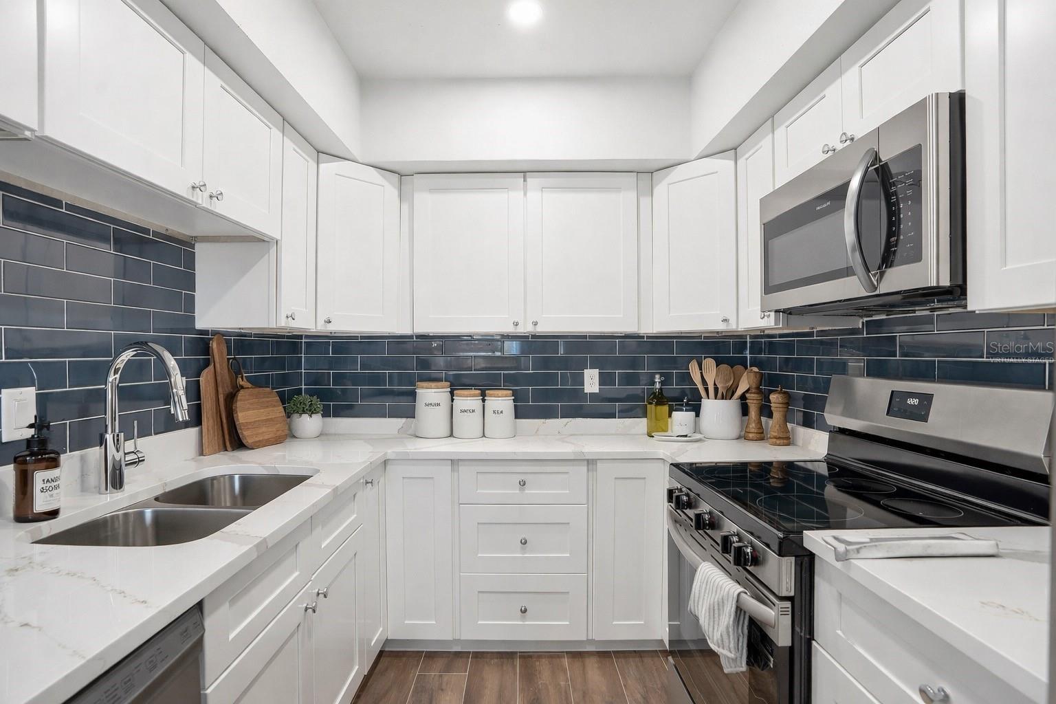 Image 8 of 24 For 507 Plaza Seville Court 13