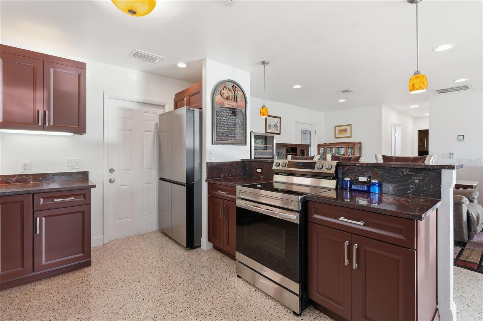 Image 10 of 48 For 532 Crystal Drive