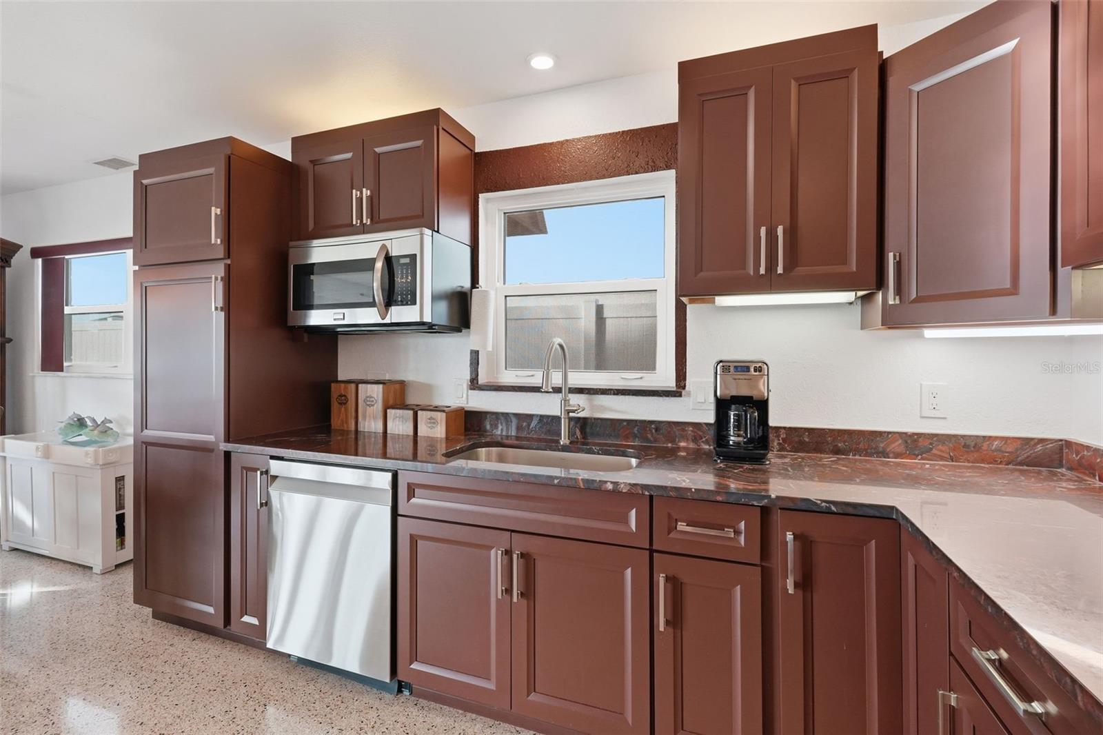 Image 11 of 48 For 532 Crystal Drive