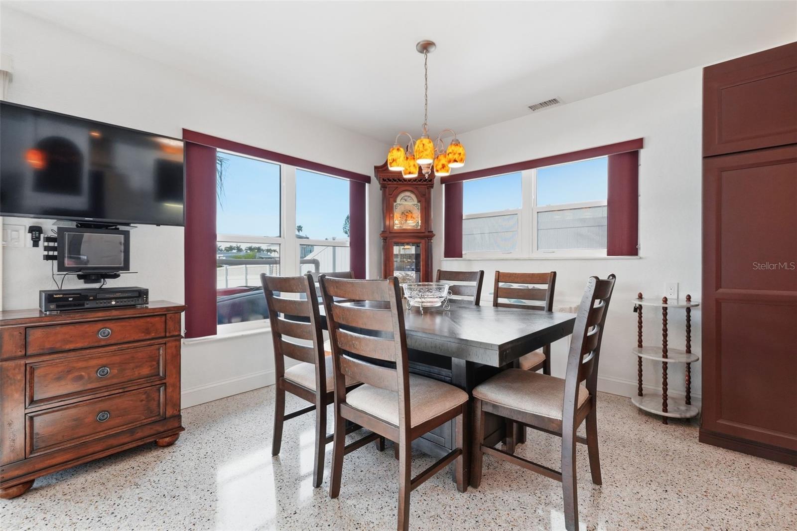 Image 13 of 48 For 532 Crystal Drive