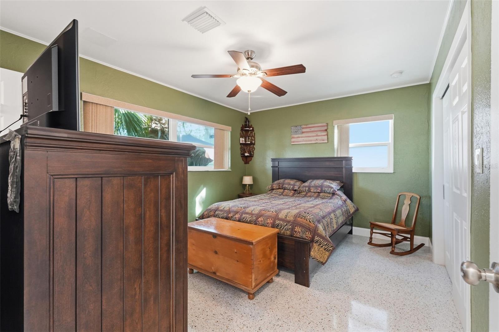 Image 15 of 48 For 532 Crystal Drive