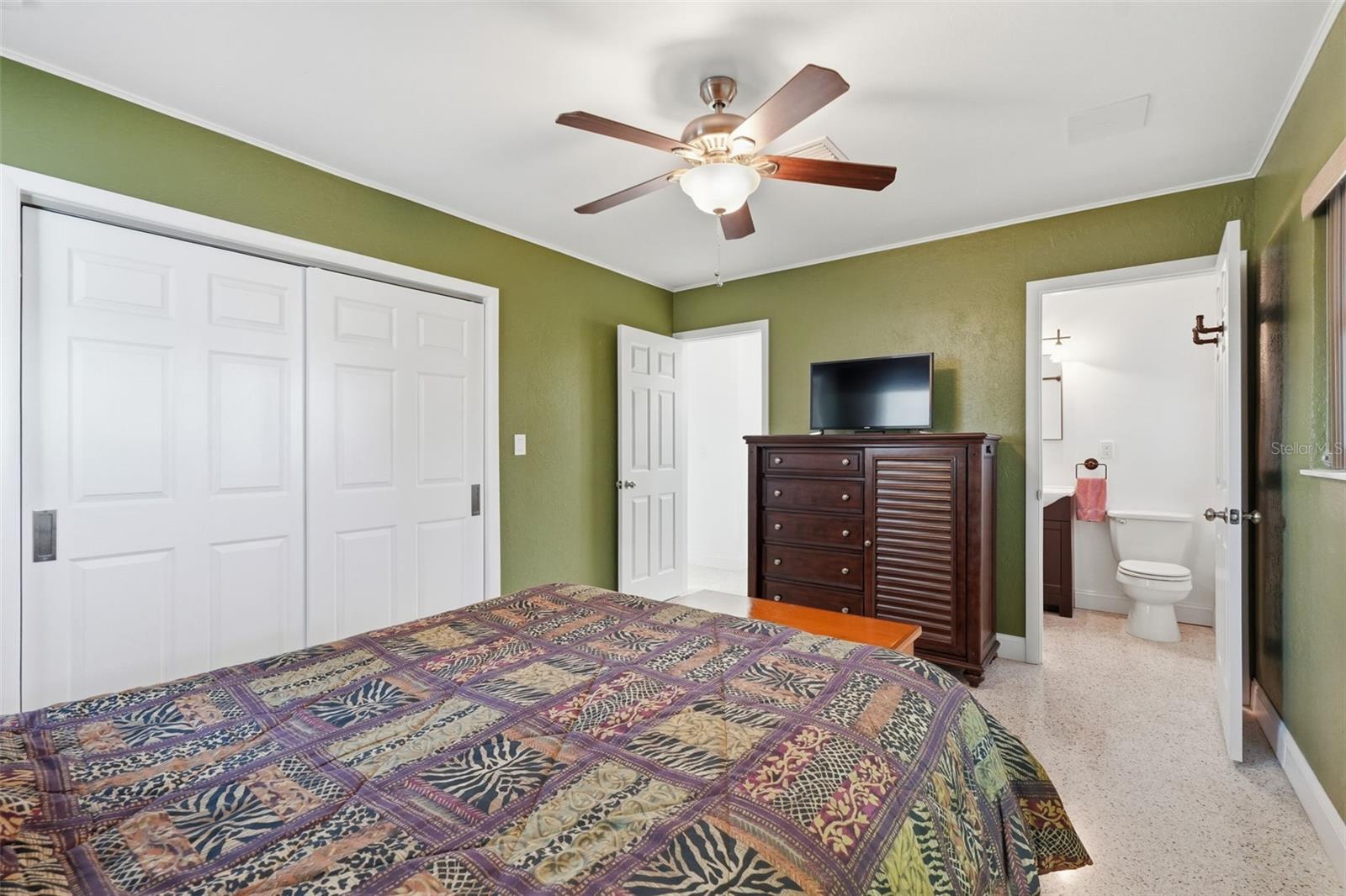 Image 16 of 48 For 532 Crystal Drive