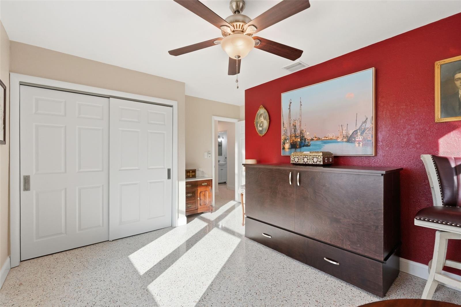 Image 19 of 48 For 532 Crystal Drive