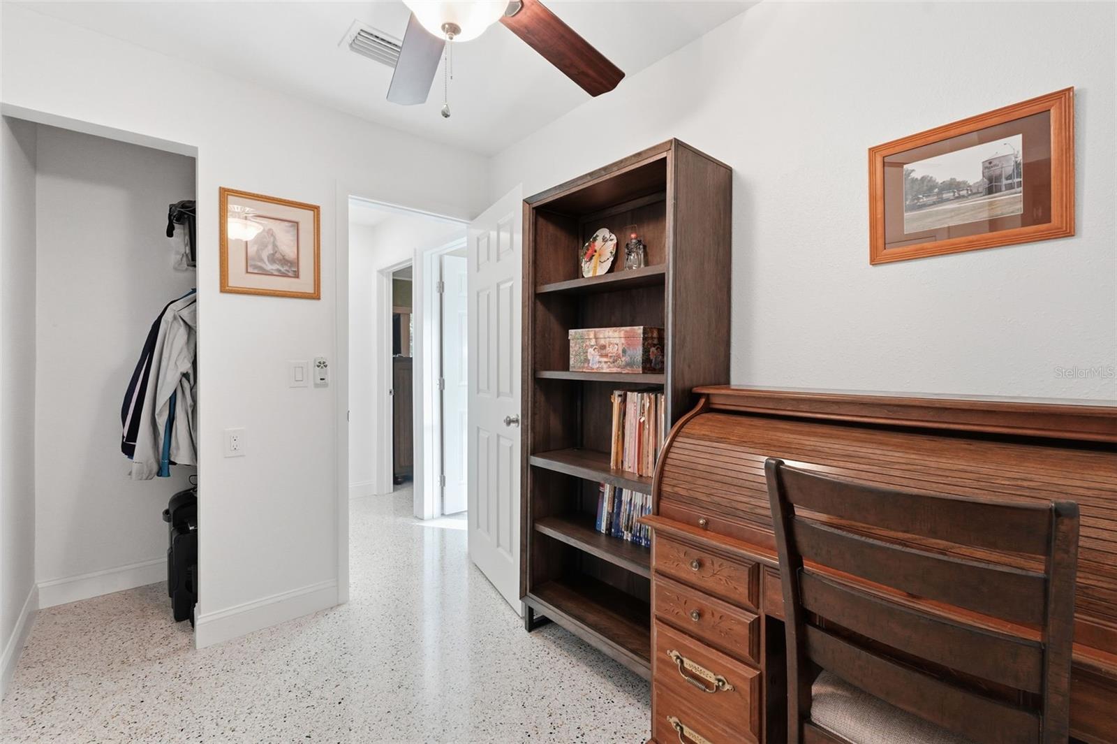 Image 22 of 48 For 532 Crystal Drive