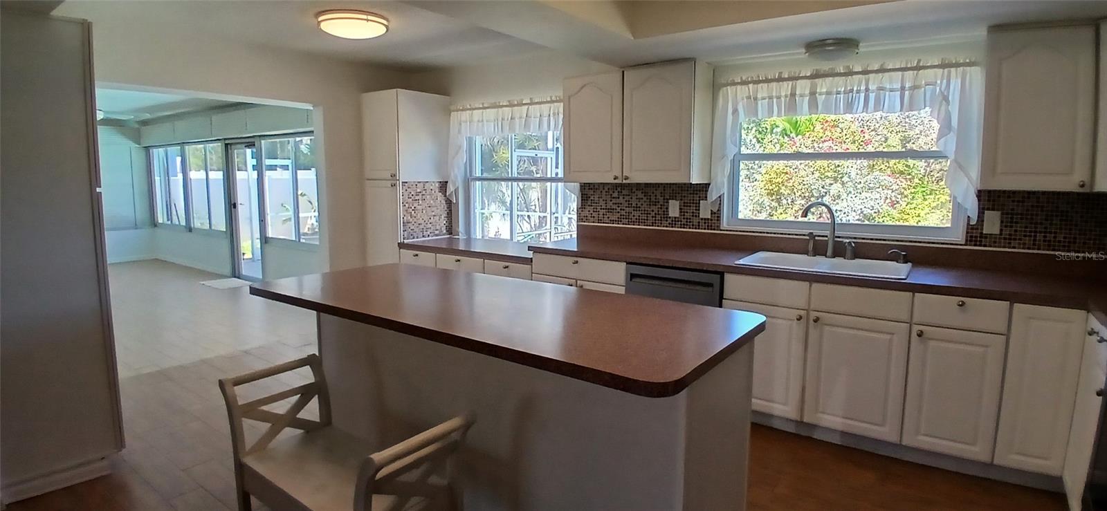 Image 15 of 39 For 4397 Harbor Hills Drive