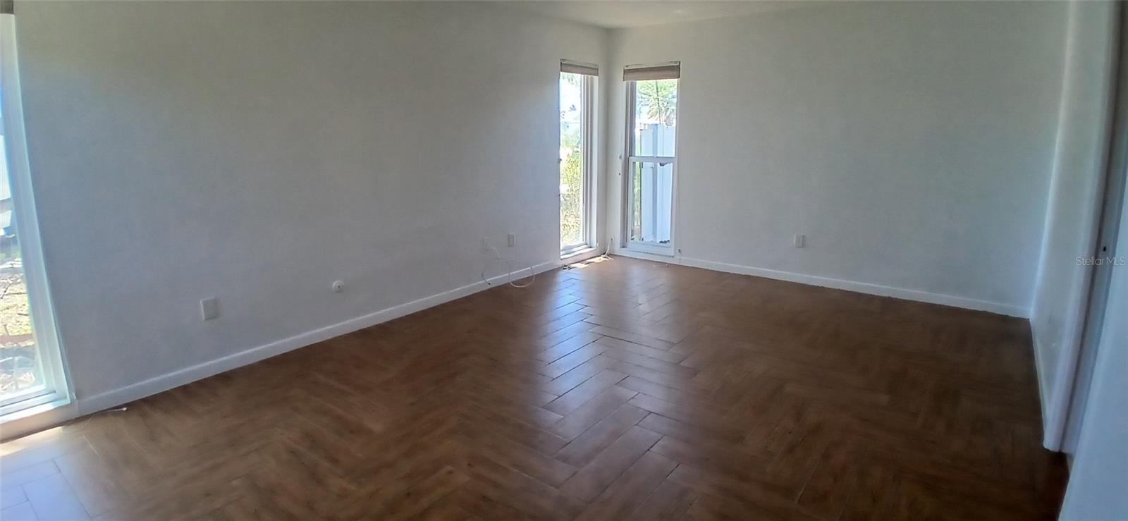 Image 16 of 39 For 4397 Harbor Hills Drive