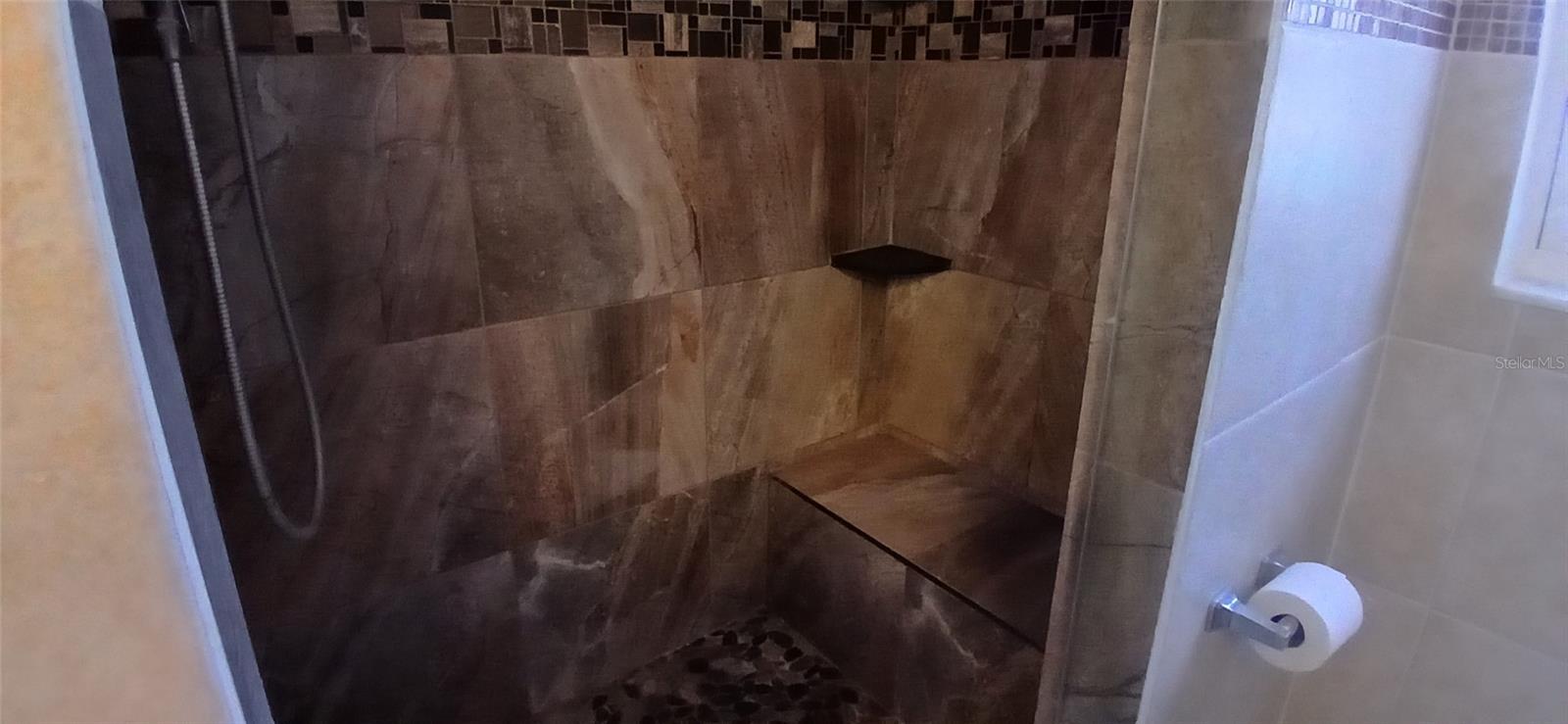 Image 17 of 39 For 4397 Harbor Hills Drive