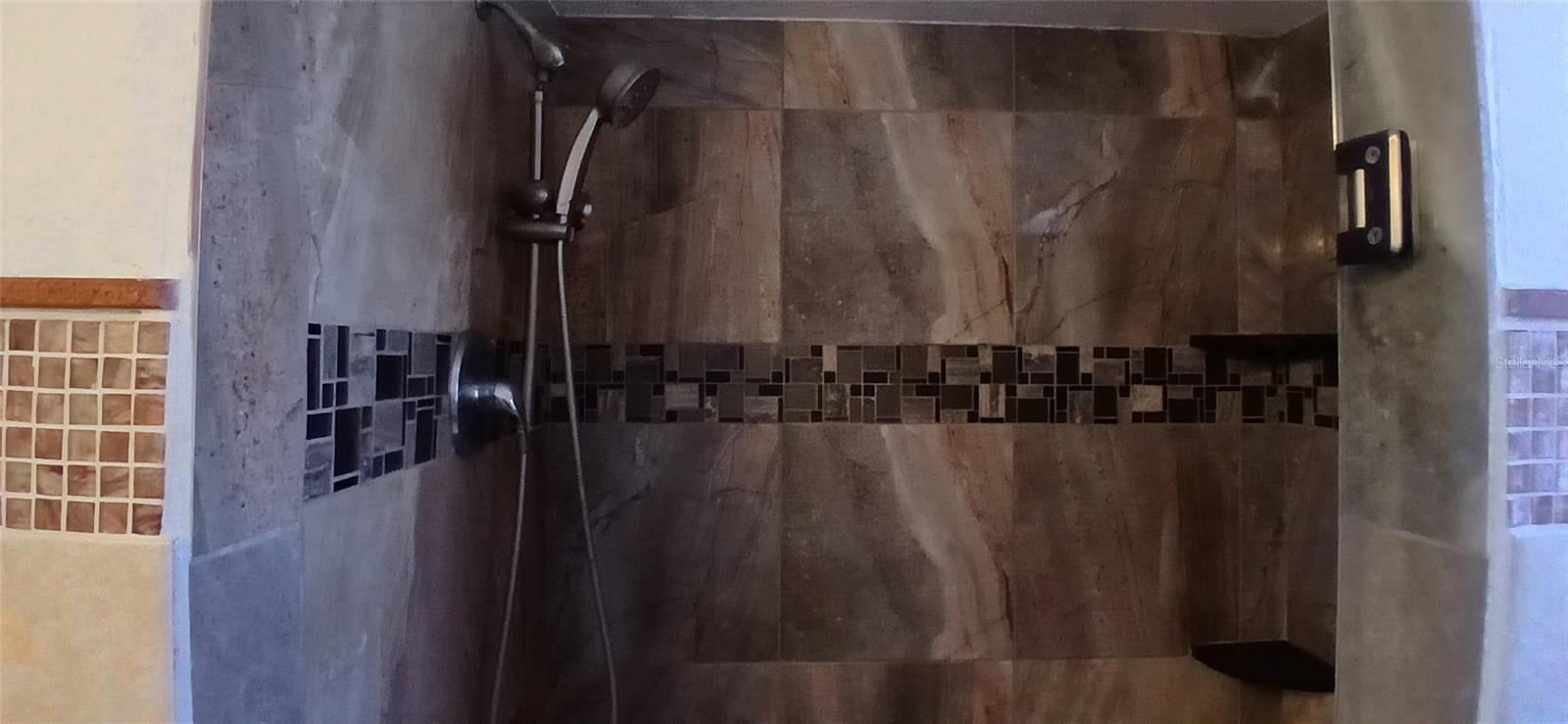 Image 18 of 39 For 4397 Harbor Hills Drive