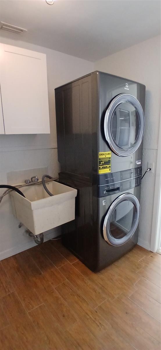 Image 25 of 39 For 4397 Harbor Hills Drive