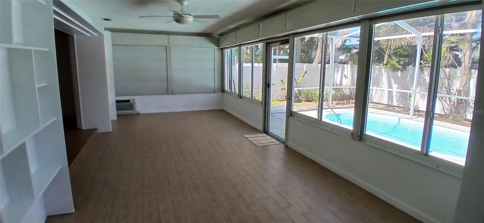 Image 26 of 39 For 4397 Harbor Hills Drive