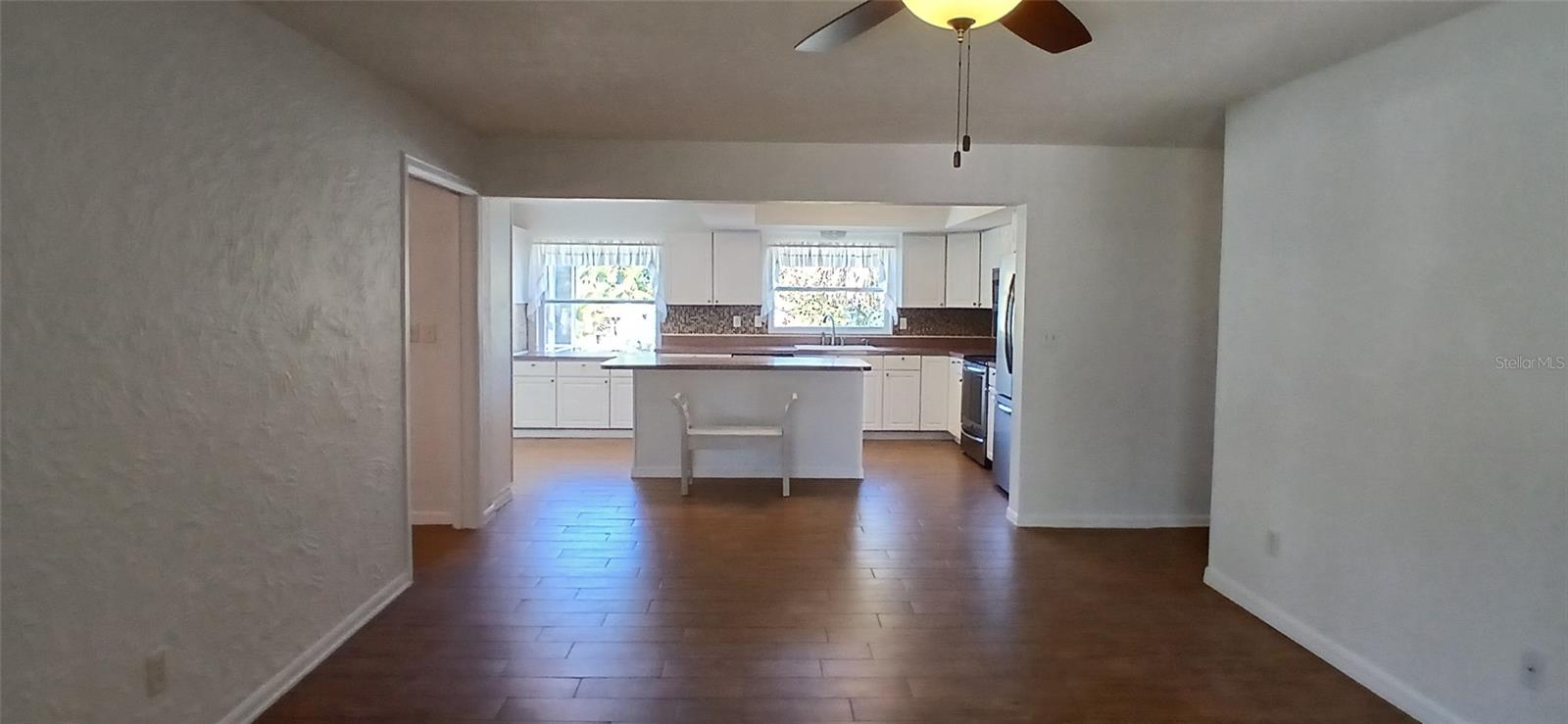 Image 6 of 39 For 4397 Harbor Hills Drive