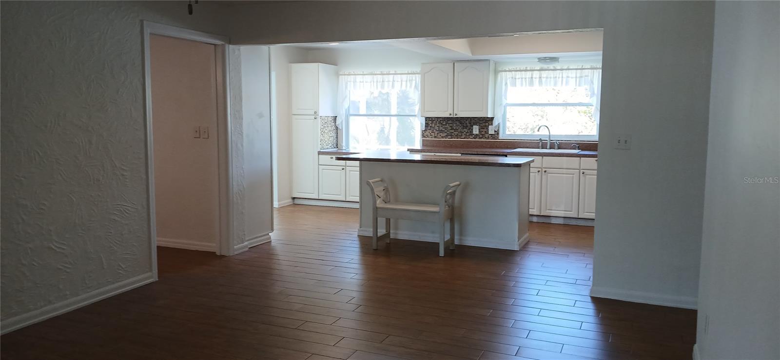 Image 7 of 39 For 4397 Harbor Hills Drive