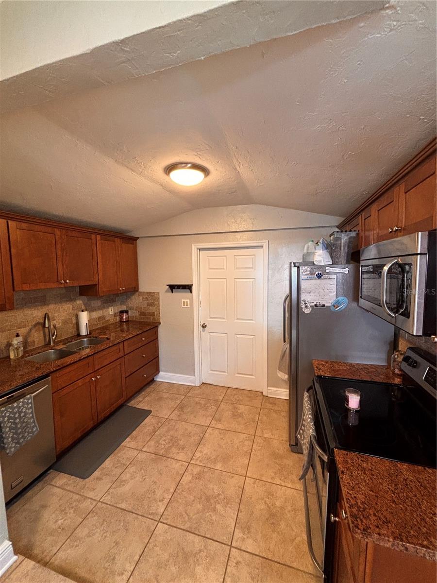 Image 6 of 24 For 745 52nd Avenue N