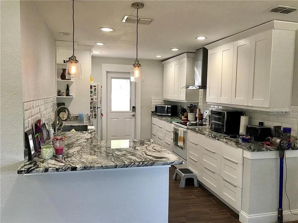 Image 3 of 22 For 605 45th Avenue N