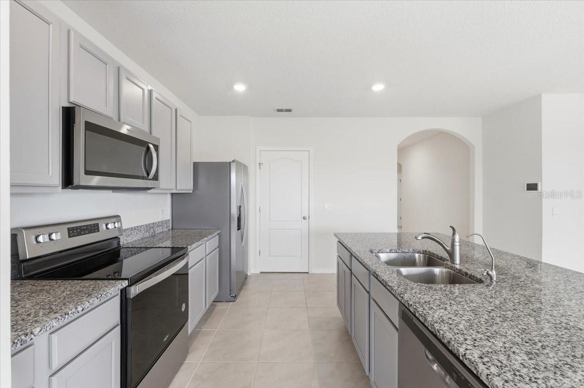 Image 15 of 49 For 2829 Grandbury Grove Road