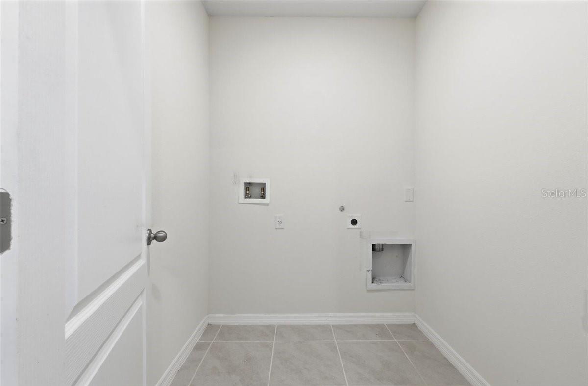 Image 31 of 49 For 2829 Grandbury Grove Road