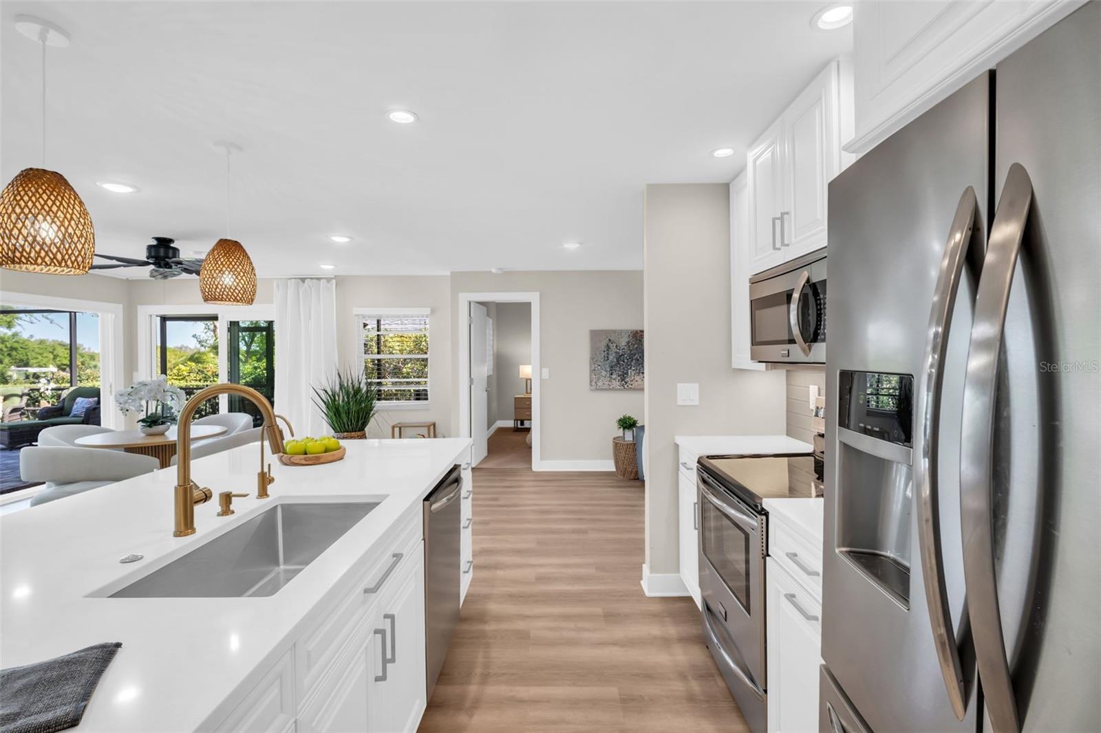 Listing photo id 19 for 1369 Gillespie Drive N