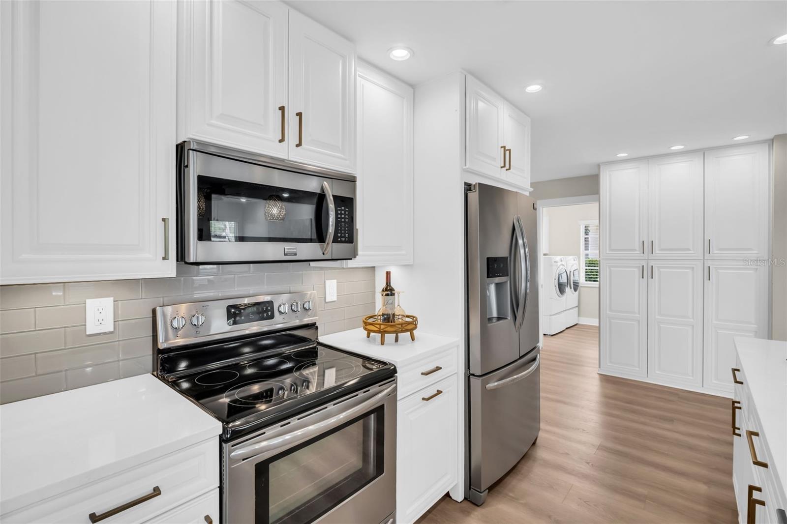 Listing photo id 23 for 1369 Gillespie Drive N