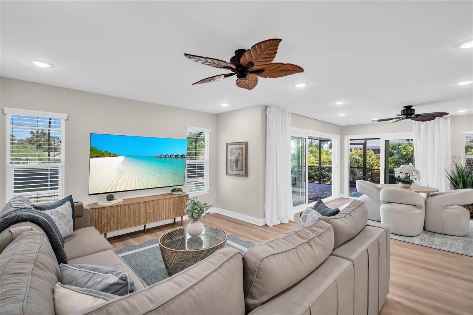 Listing photo id 28 for 1369 Gillespie Drive N