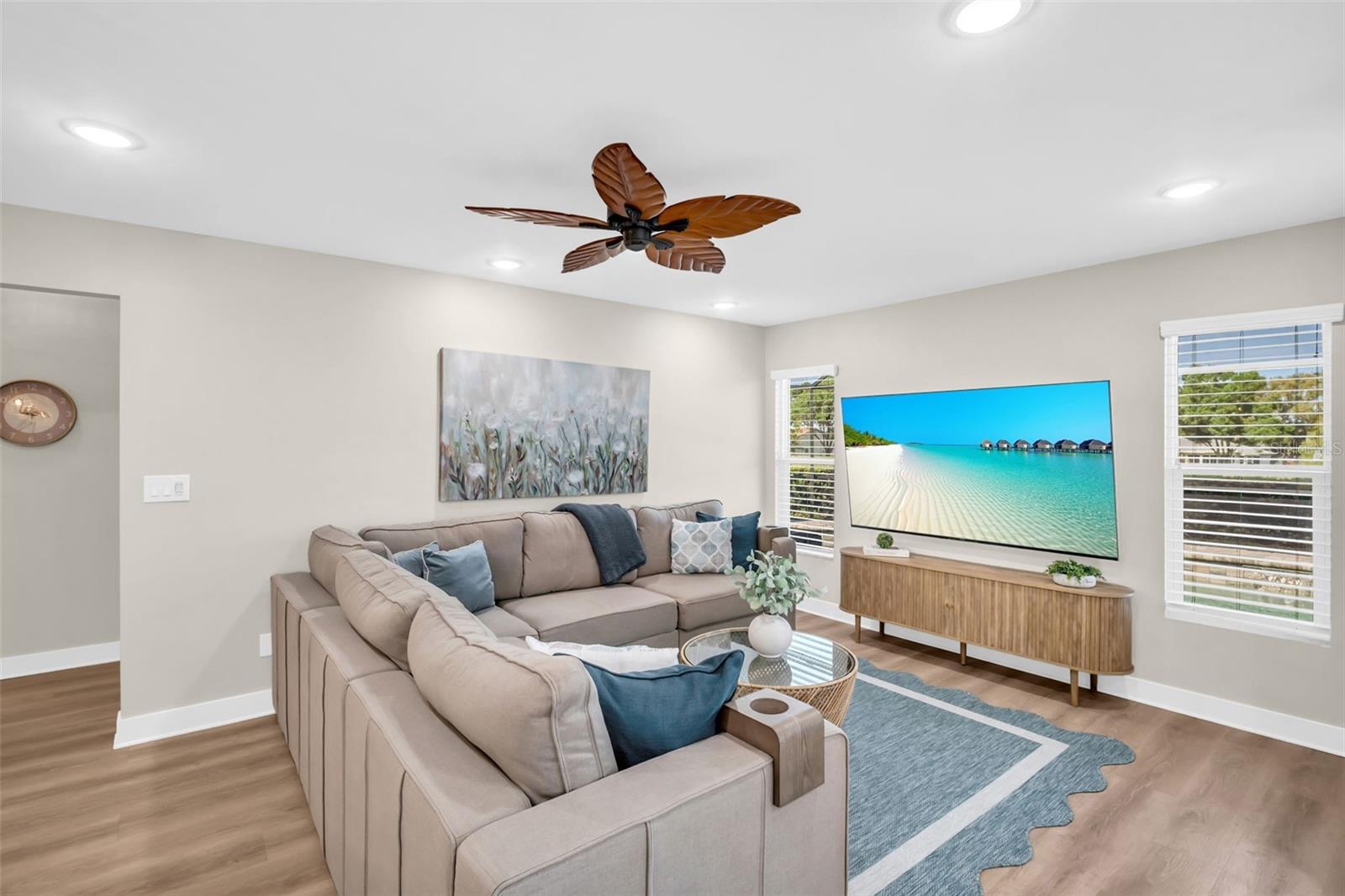 Listing photo id 29 for 1369 Gillespie Drive N