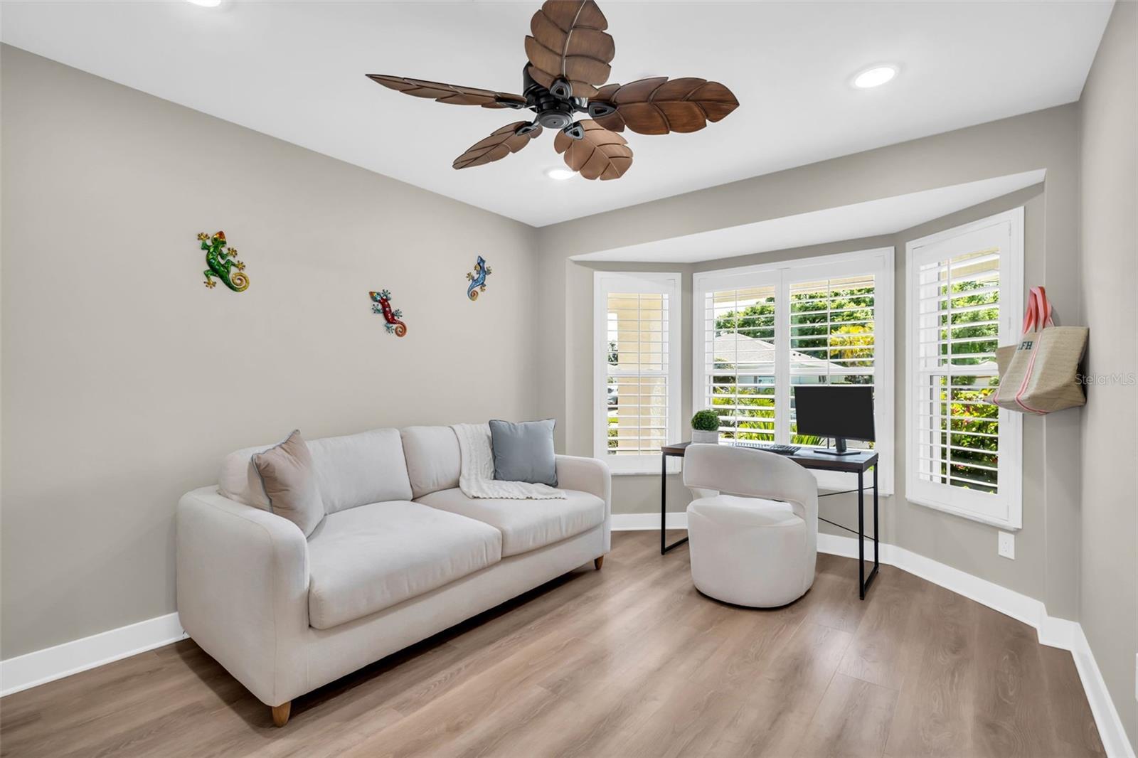 Listing photo id 32 for 1369 Gillespie Drive N