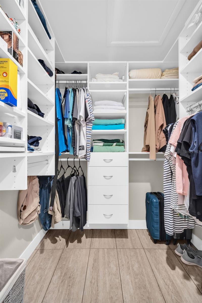 Listing photo id 38 for 1369 Gillespie Drive N