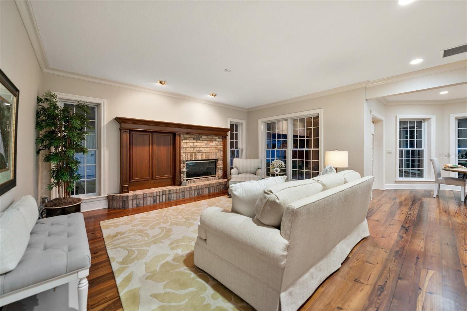 Image 14 of 75 For 1205 Palm View Avenue