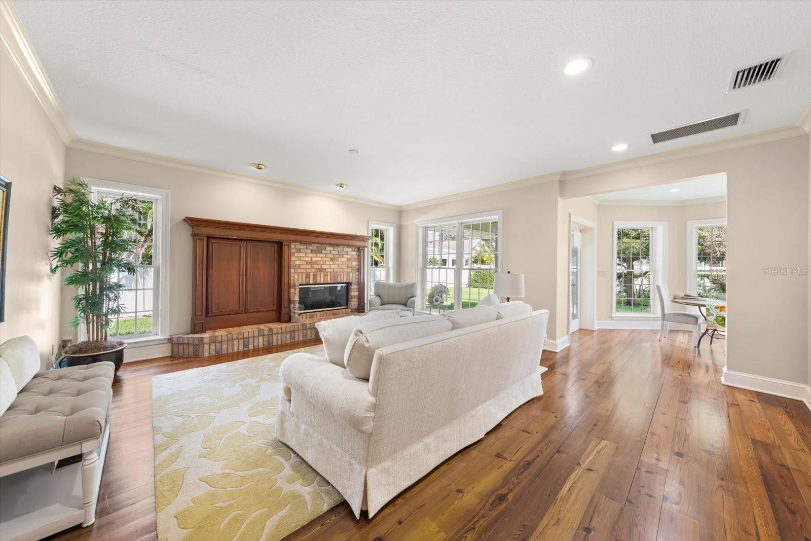 Image 15 of 75 For 1205 Palm View Avenue