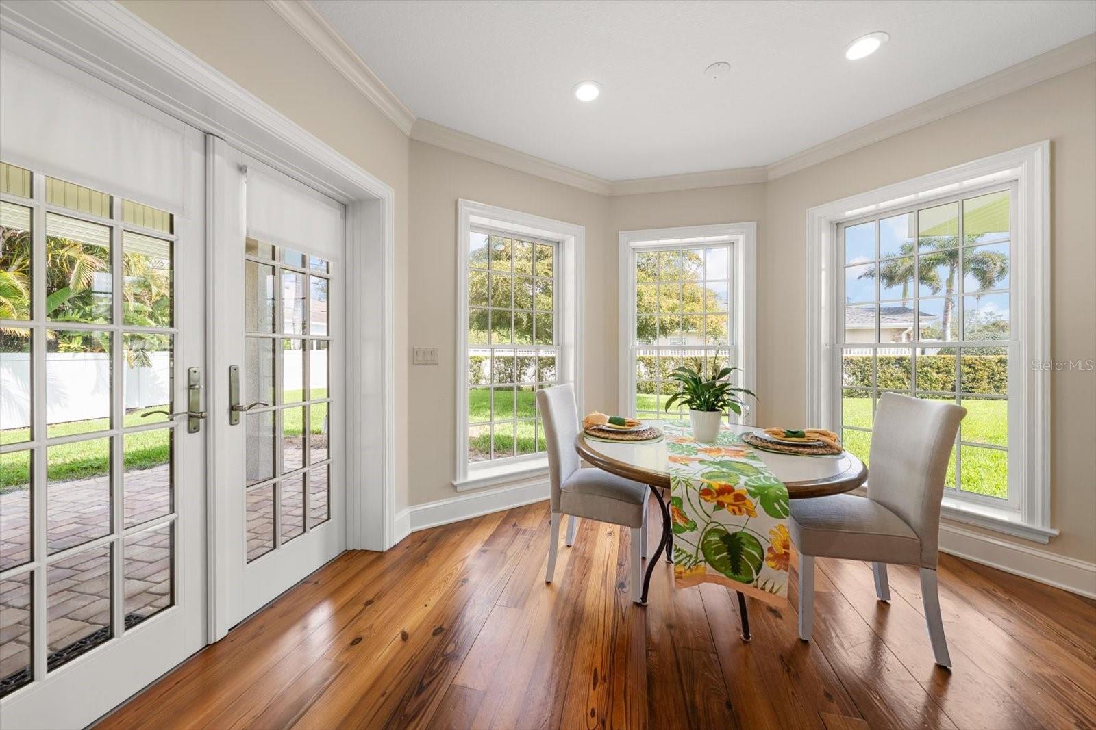 Image 17 of 75 For 1205 Palm View Avenue