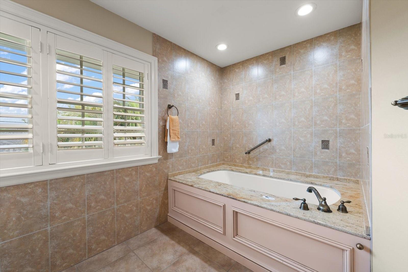 Image 38 of 75 For 1205 Palm View Avenue