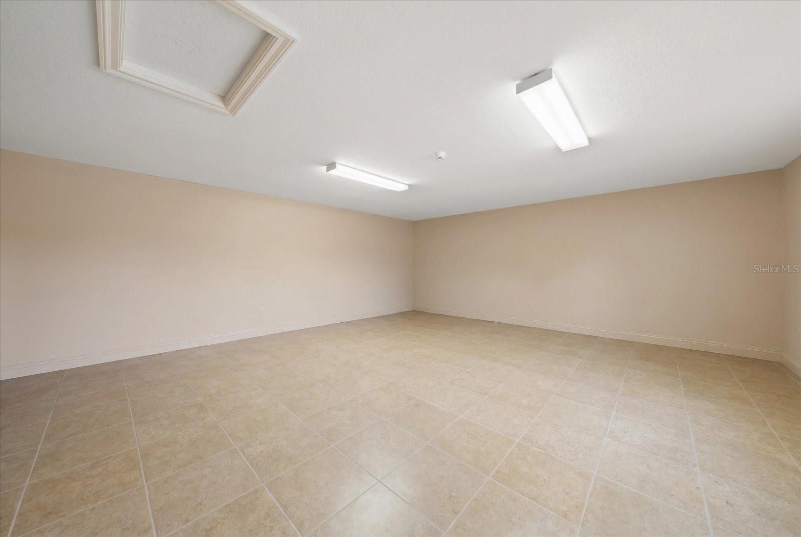 Image 52 of 75 For 1205 Palm View Avenue