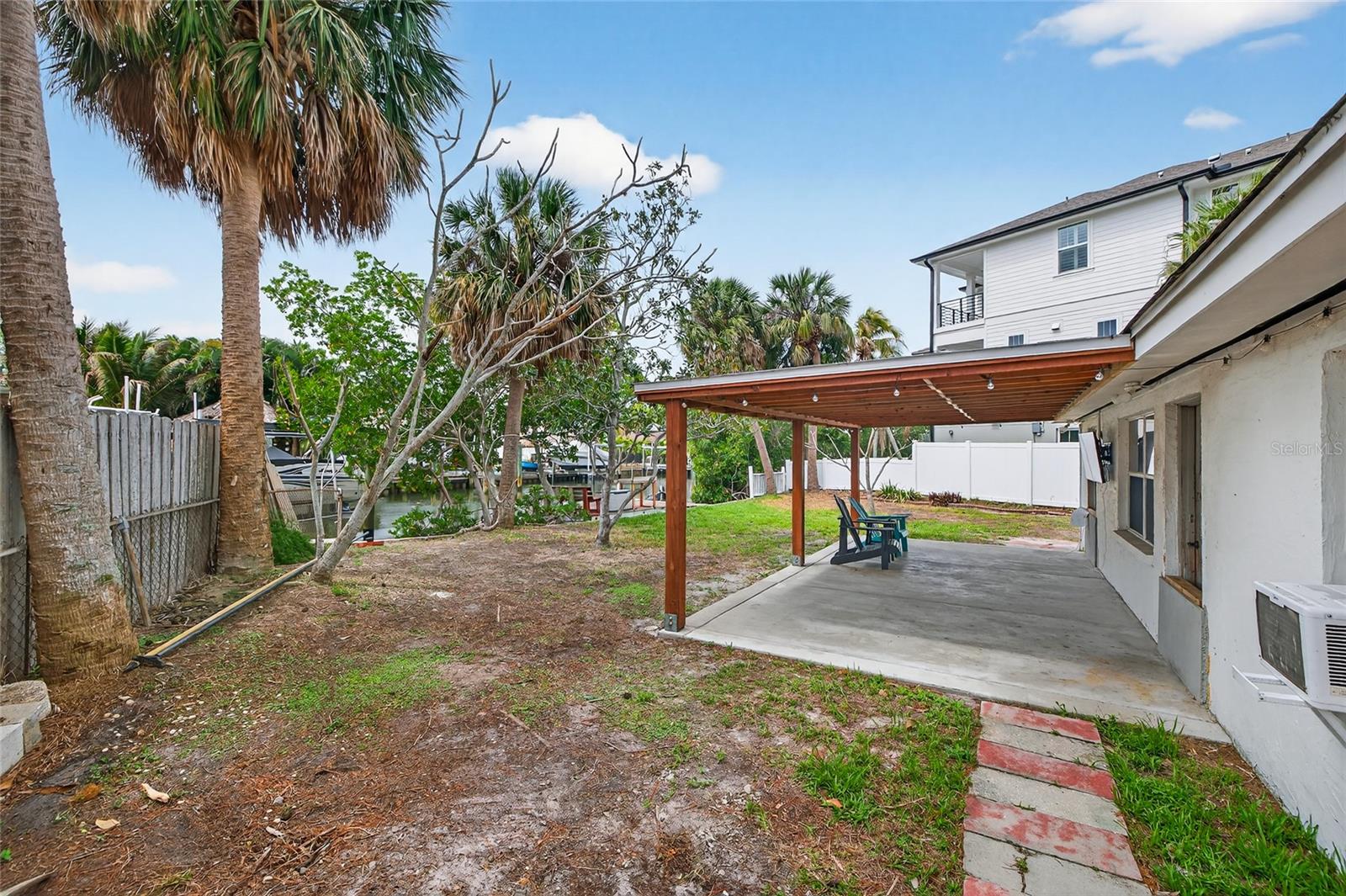 Listing photo id 7 for 1809 Bayou Grande Boulevard Ne