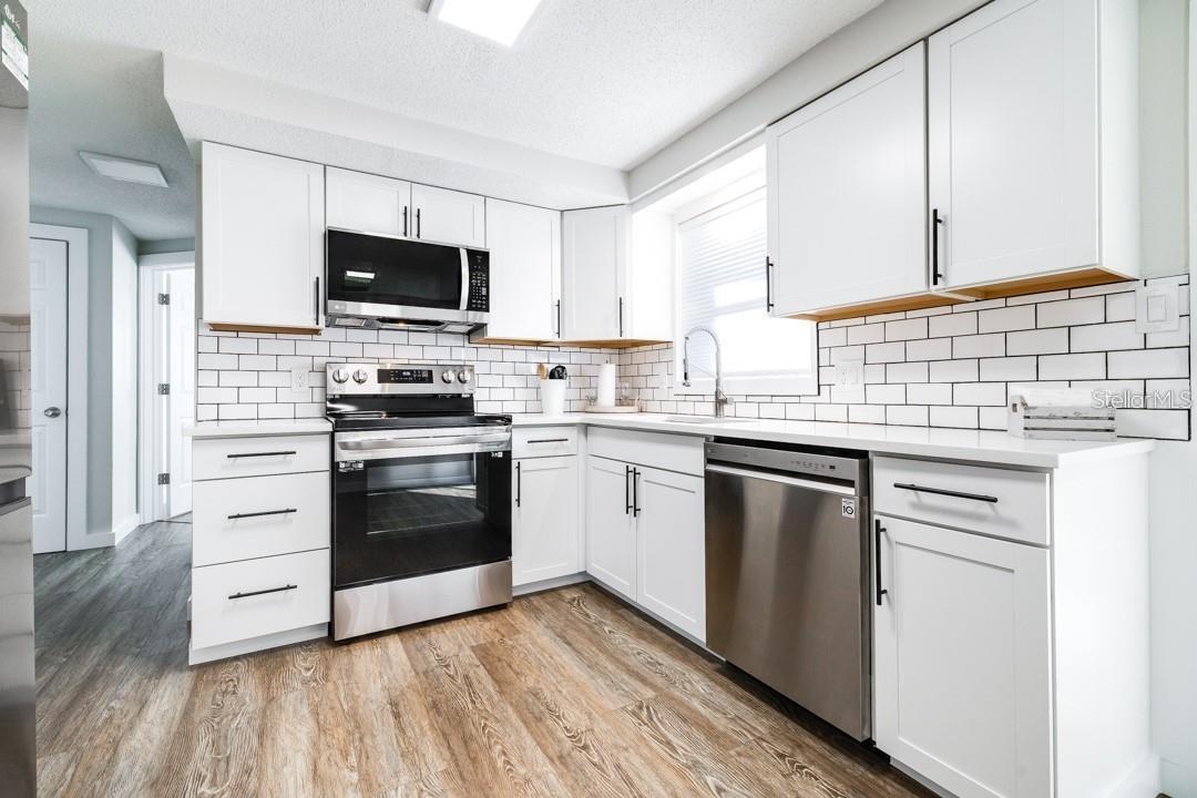 Image 13 of 24 For 5026 Moog Road