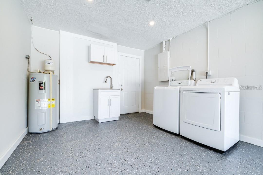 Image 21 of 24 For 5026 Moog Road