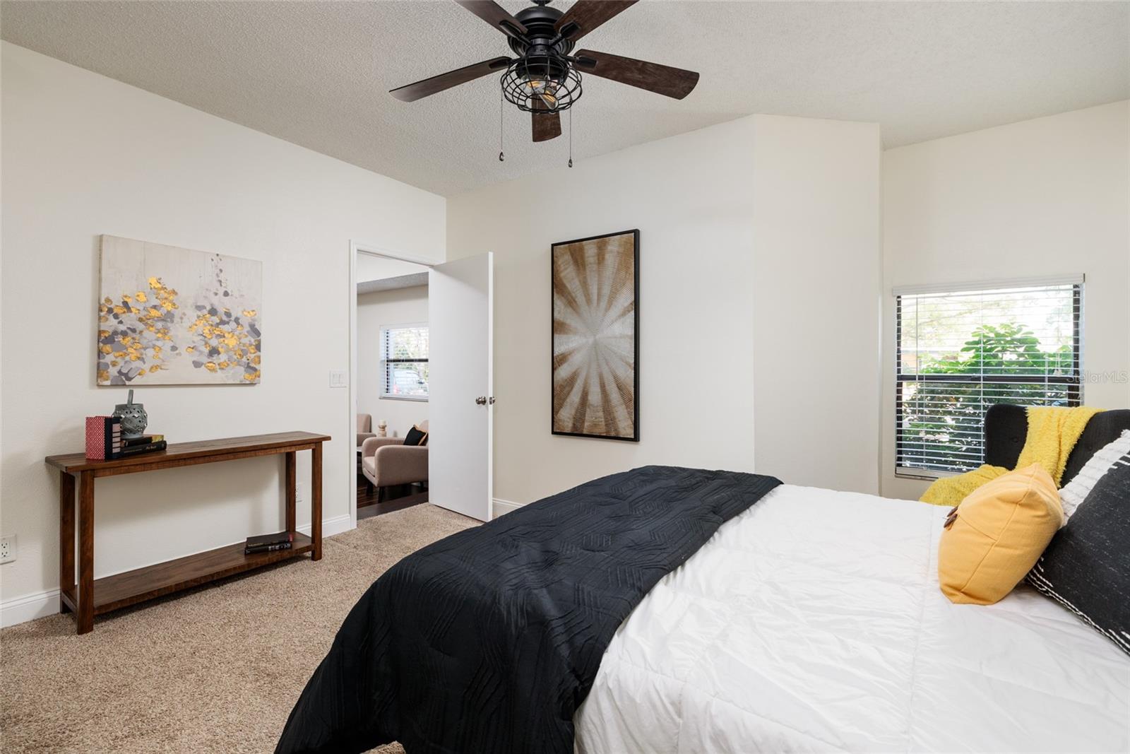 Image 12 of 27 For 4405 Fair Oaks Avenue 21