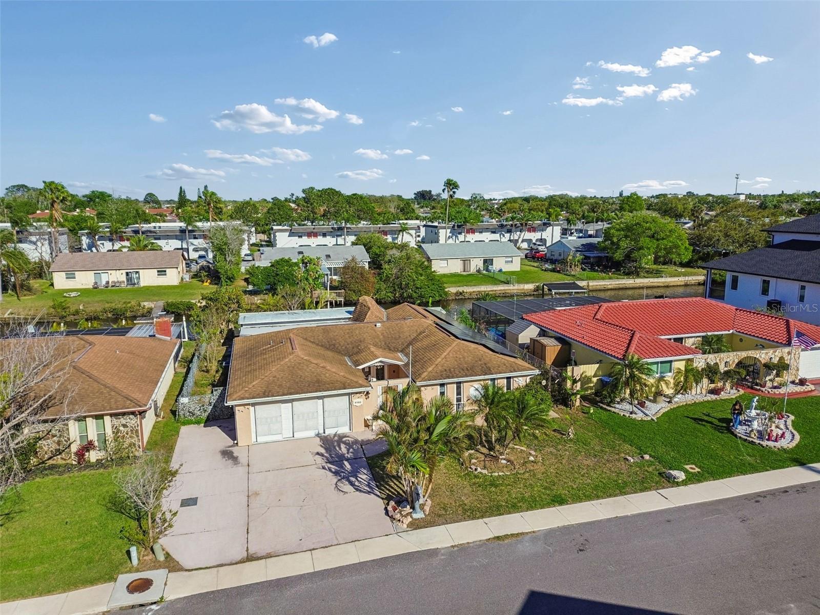 Image 3 of 18 For 9900 Island Harbor Drive