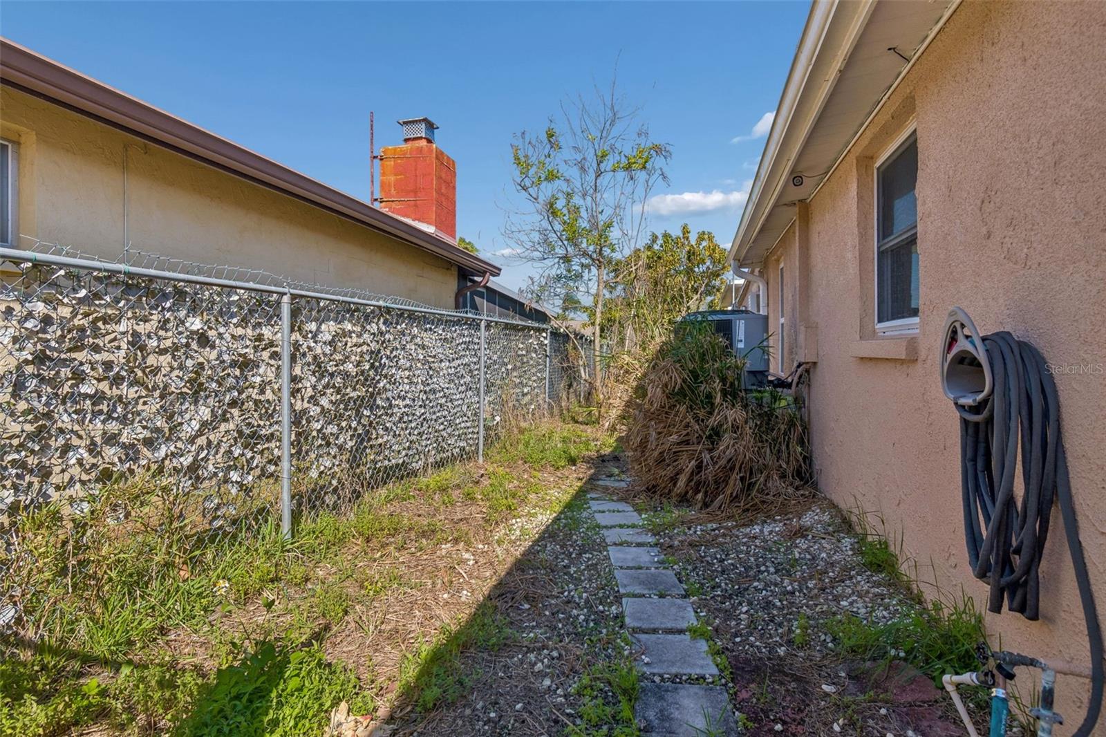 Image 7 of 18 For 9900 Island Harbor Drive