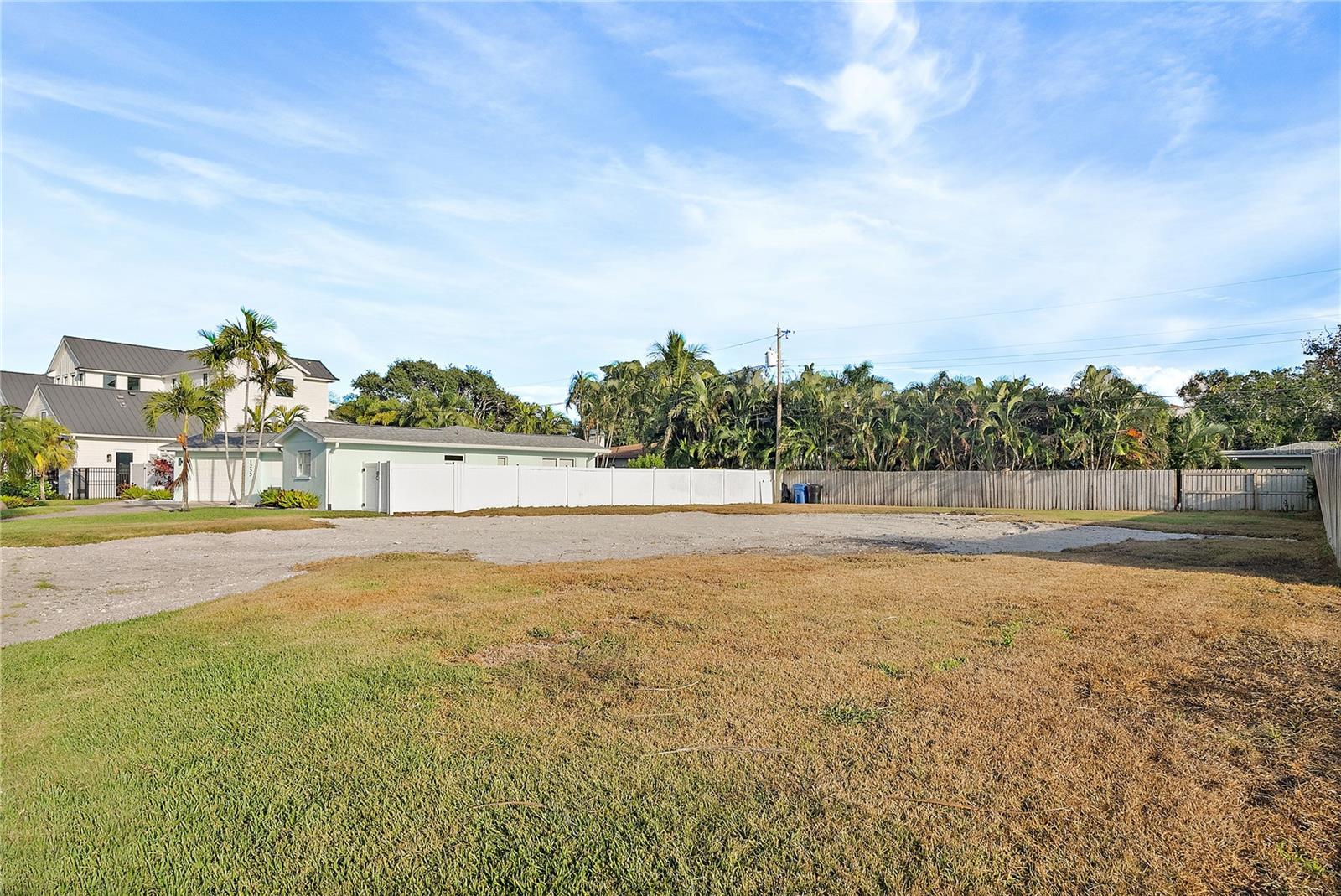 Image 5 of 19 For 1235 Cordova Boulevard Ne