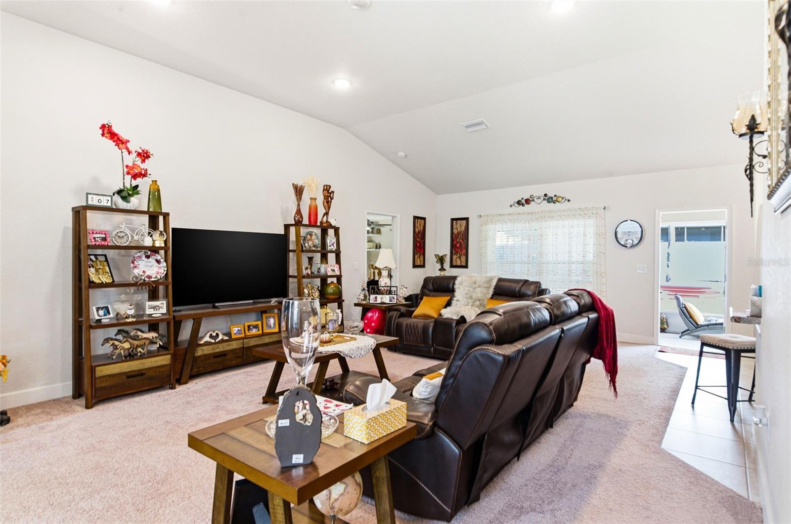 Listing photo id 15 for 12181 Topaz Street