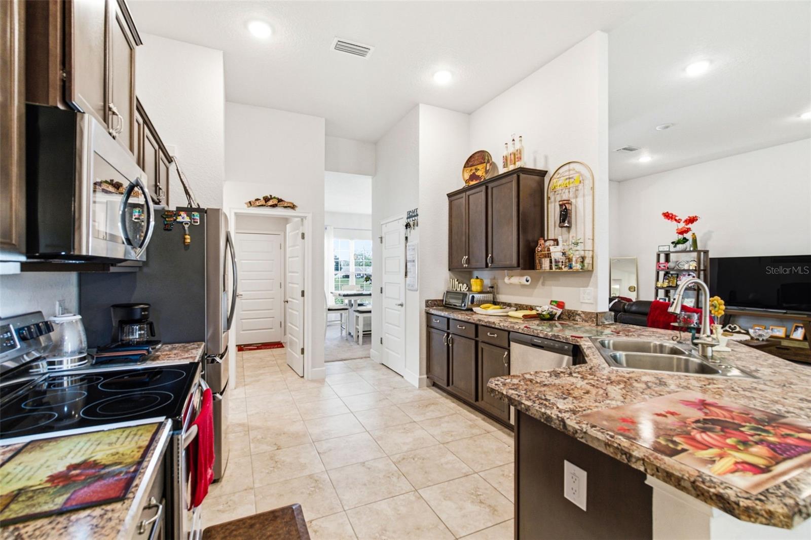 Listing photo id 20 for 12181 Topaz Street